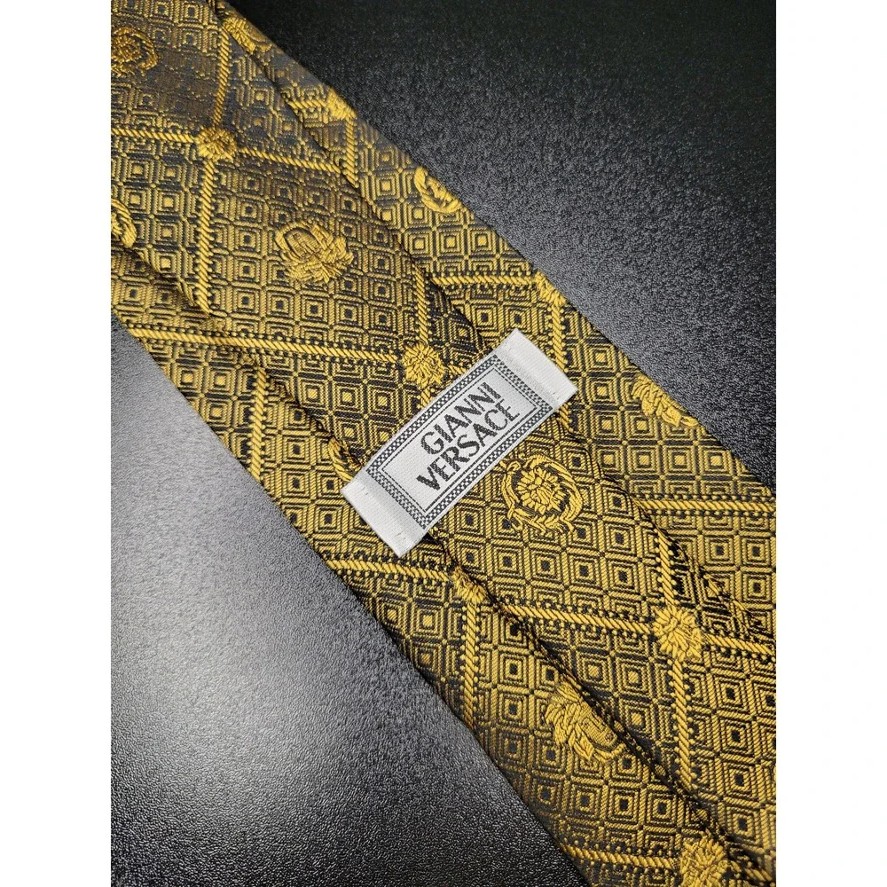 Gianni Versace Men's Necktie Gold Medusa Geometric Silk 3.75x58 Excellent